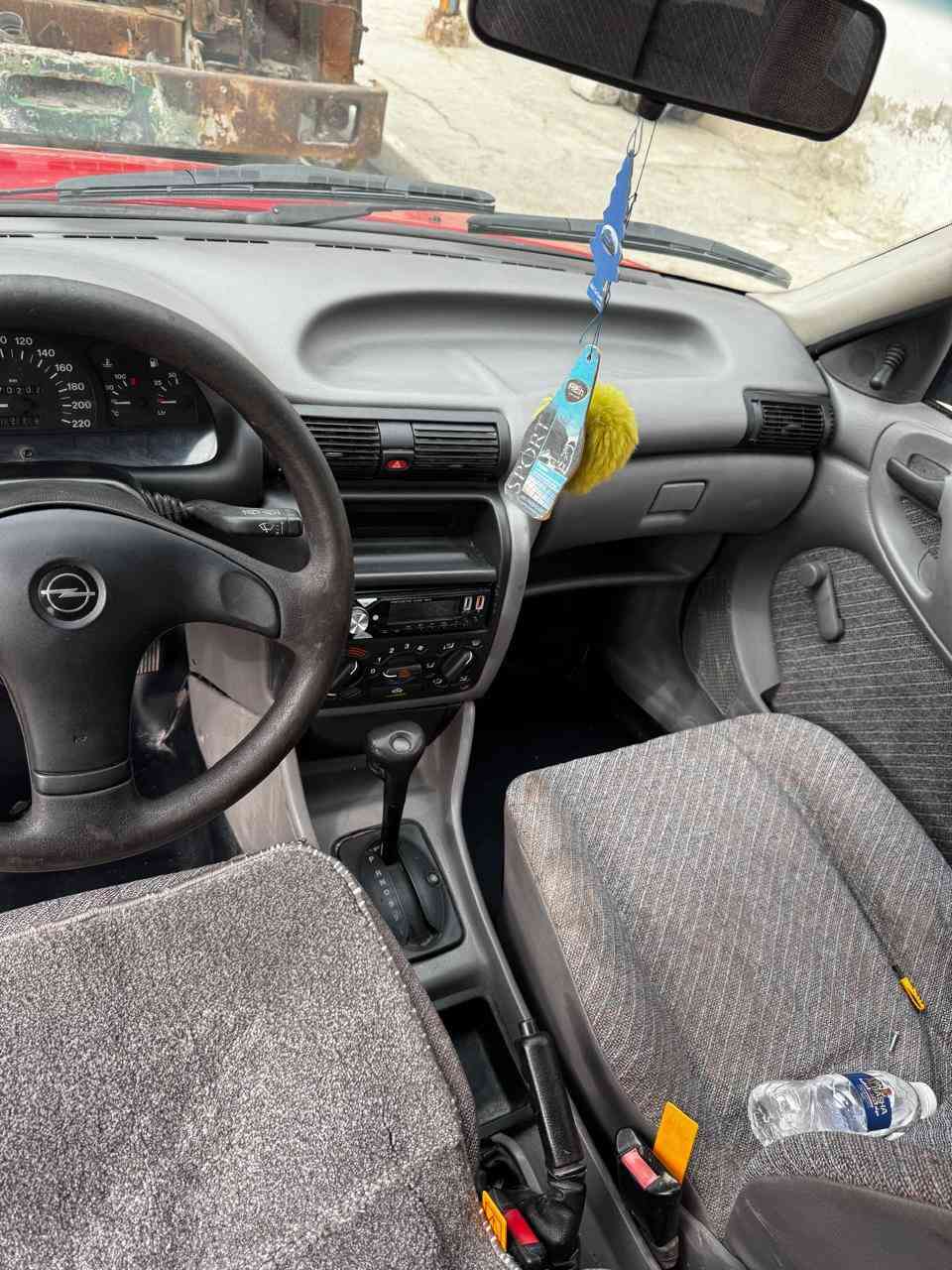 سلام عليكم استره ستيشن لون احمر كير توماتيك حجم 18
مابيها ضبغ غير الدوسات  الدوار  موديل 1992 السعر 67 وبيها مجال شي قليل موصل جانب الايمن  ***********
