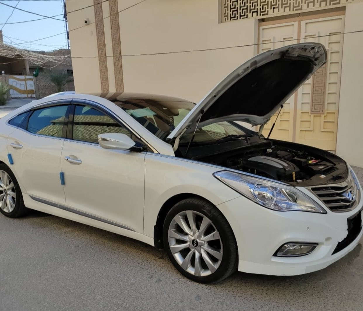 السلام عليكم ..
ازيرا خليجي موديل 2013 رقم بغداد بأسمي أستلام شركة ..
محرك حجم 3000
 هزه جديده+ تحويل جديد+ سنوية مجدد 2029
تخم تاير جديد ..
بصمة تشغيل ..
كشنات جلد لون جوزي و اسود ..
بردات عدد 3 ..
مري شفط ..
تحكم ستيرن ..
مواصفات الازيرا لاتعد ولا تحصى ..
تبديل قطعه واحده جاملغ من جهه السائق الامامي نفس اللون بدون صبغ  ..
السعر 137 وبيها مجال..
مكان السيارة النجف الاشرف ..
واتساب: ***********
