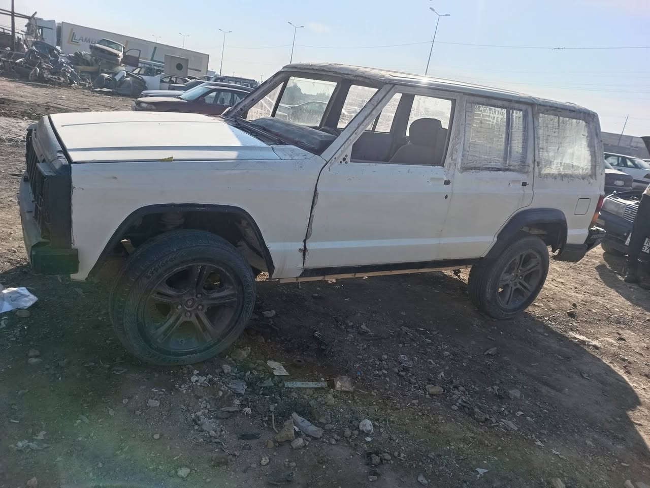 السلام وعليكم جبنالكم تفصيخ جيب شيروكي مصري الي محتاج ادوات تفصيخ يتصل عل***********واتساب موجود ***********
