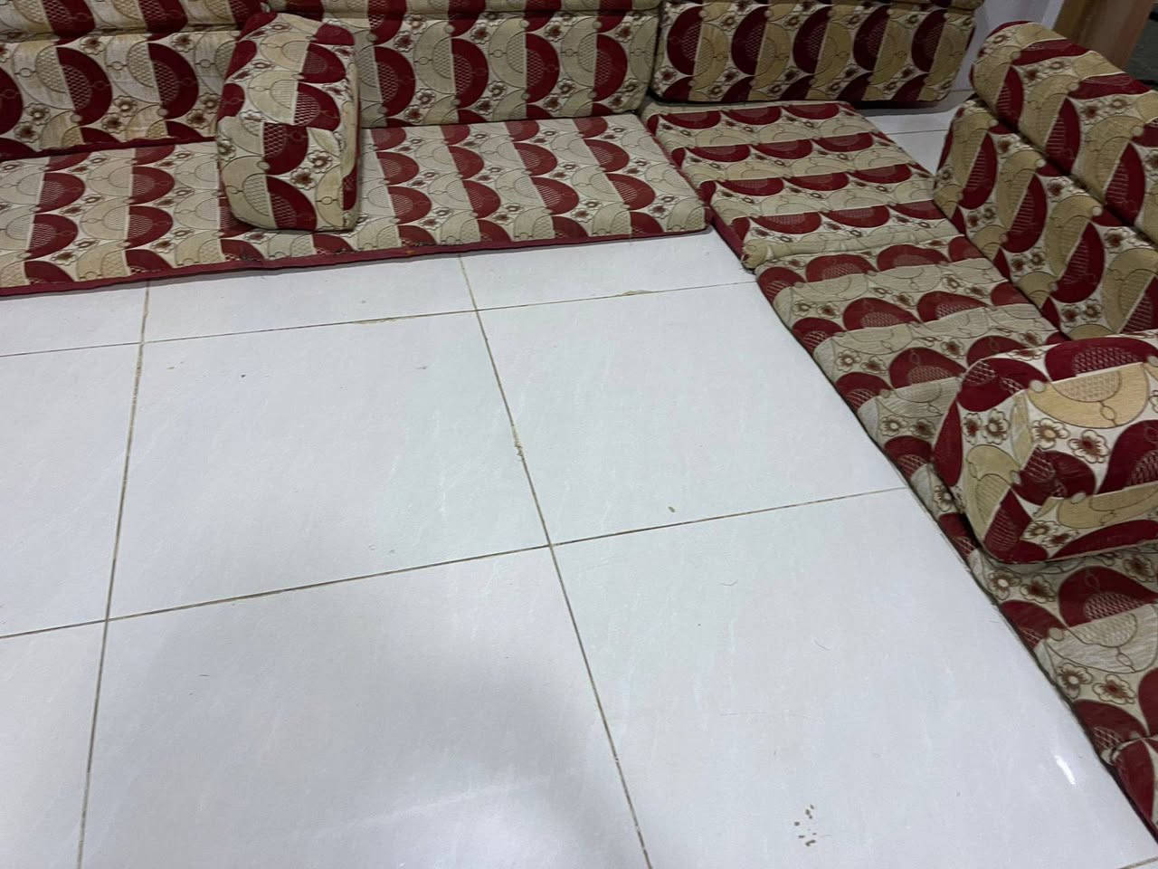 جلسه سعوديه الاصليه حبيبات مضغوطه نضيفه مابيه اي ضرر 12 متر سعره 175 المكان مجمع الاميرات لاتصال *********** النجف, العراق
