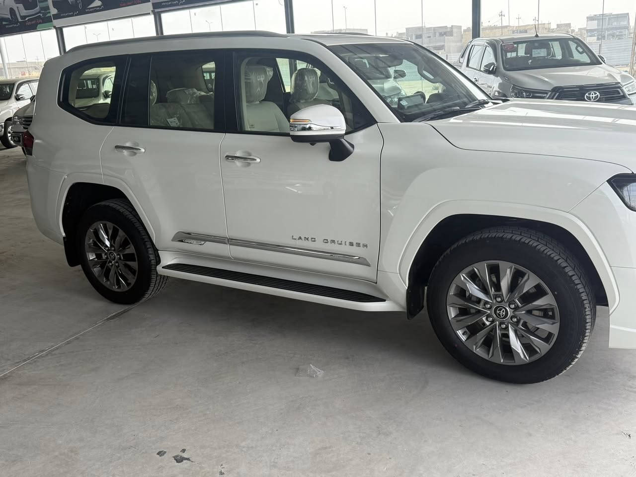 لاندكروز 2023 ساز لمتد سياره جديده كفاله عامه تون تيربو ماشيه 51 للبيع لو مراوس
سعر 665 $

***********
