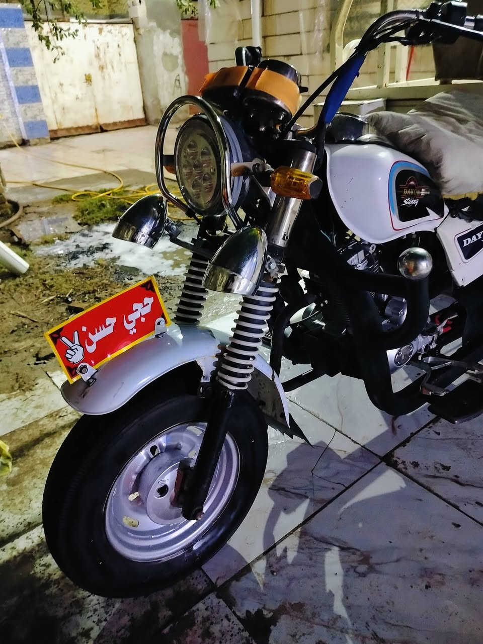 السلام عليكم ستوته للبيع مديل 15 اوراق اصولي محرك جديد كهربائيات شغاله تايرات جدد  جاهزه من كلشي ترايك وين ماجان عوزه بس سايق السعر مليون و 450 مكاني شطره وهذه رقمي ***********
