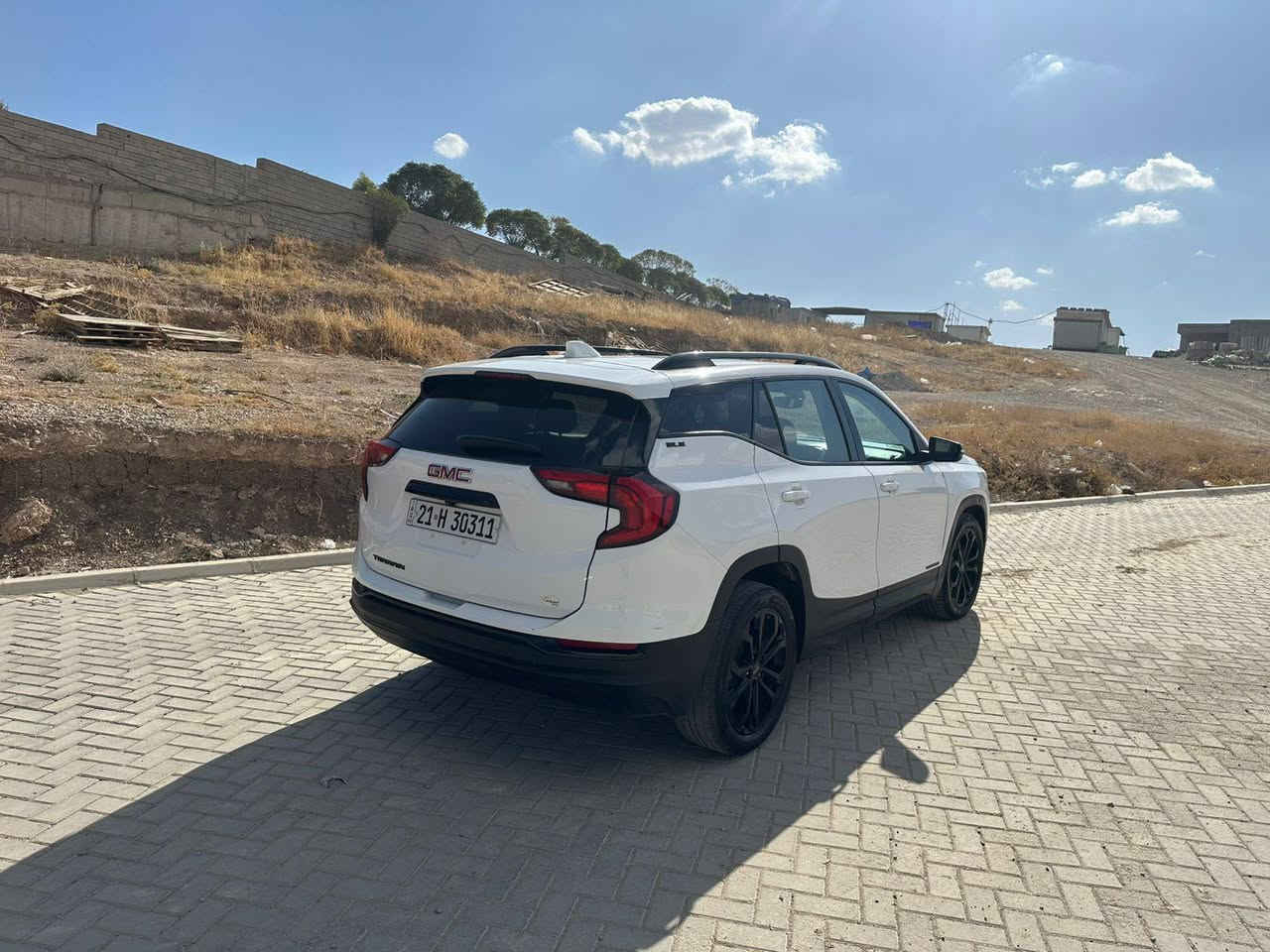 Gmc terrain 2021 
جێمسی تیران مۆدێلی ٢٠٢١ مواسەفات sle بلاک ئیدیشن 
دوو پارچەی بۆیاخە بۆنیت و چەمەلەغ بەبێ ناو گرتن  مەکینەی ١٥ و تۆربۆیە  گێڕو مەکینەو کارەباییاتی بەشەرت 
٩٢ هەزار کیلۆمەتر ڕۆشتوە 
کوشن هیتەر و پانۆڕاما و شاشە گەورە و سنوق شەفت و ڕادار و کامێرای دواوە و حاسەی پێشو دواو خەتی جادە و زۆر مواسەفاتی تر 
نرخی ١٦٥ گوڵاو معامەلە 
***********
***********
جمسي تيران موديل 21 مواصفات sle بلاك ايديشن 
سيارة بي قطعتين صبغ بونيت و جملغ سكن 
سيارة ماشية 92 الف كيلو متر سيارة كلش نضيفة كير و محرك و كهربائي بشرط مواصفات سيارة معروفة محرك 15 تيربو كشن هيتر شاشة كبيرة حساسات امامي و خلفي كامرة خلفي صندوق شفط خط شارع رادار بانوراما سعر 165 ورقة و بي مجال مكان سيارة سليمانية 
***********
*********** السليمانية, العراق
