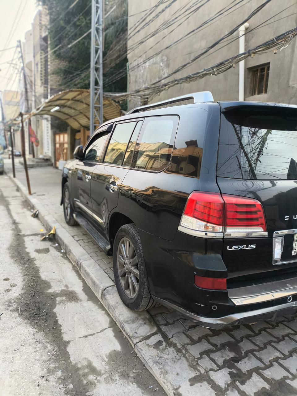 سلام عليكم
 لكزز 2011 بريم اصل محرك (8)5700رقم بغداد بسمي 
السيارة بيه مكانات صبغ ابيع حزام 
كير ومكينه مكفولات 
المواصفات 
. بصمتيت + بصمه ابواب (4) 
. سلايت 
. كشنات جلد + ذاكره + دتفئه تبريد 
. جميع الكشنات كهرباء 
. صندوك كهرباء + شفط 
. 8 ارباك 
. 5 كامرات 
. حساسات امامي خلفي 
.دفدي بالقماره 
. طفايه 
.جكات 
معروفع مواصفات الكزز 
 جديده مكان نجف السعر(360) وبيهة مجال رقم الهاتف (***********)
