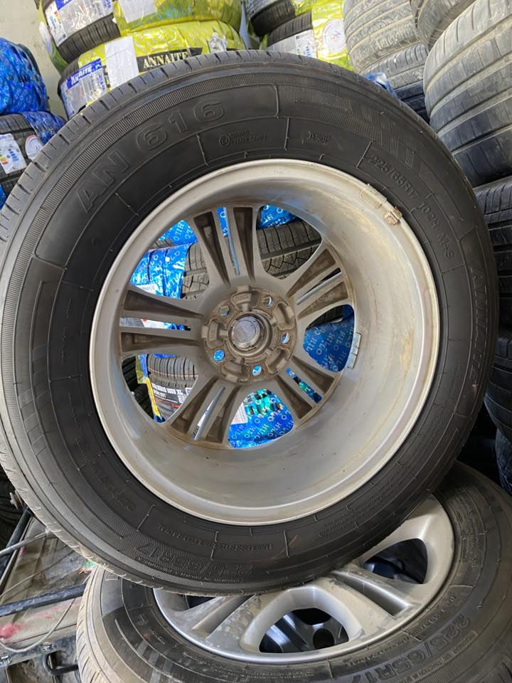 سلام علكم ويل اصلي حجم ب17 اصلي تخم تاير توه مشدود اكفله الك من زلغ  والعواج جديد معه الكلمه ب***********
