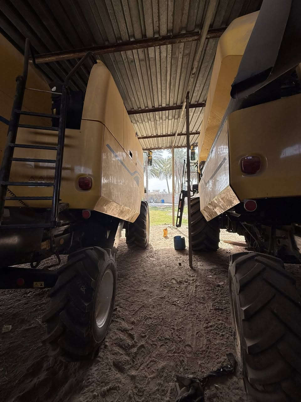 السلام عليكم للبيع حاصده بم ونوزل طبله 17 ,2025  خمسه بلم ساعات العمل 160ساعه يعني زيرو   السعر175 وبيها مجال***********// ***********
