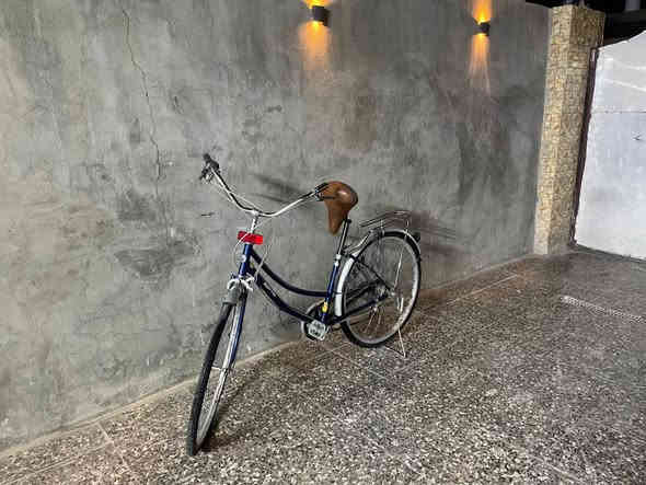 السلام وعليكم
بايسكل بناتي للبيع 
______________________________
اللون :نيلي مميز 
الحجم:26
كشن:قلاب أصل 
موديل :2021
السعر:110
بايسكل كفاله عامه 
_______________________________
مكان البايسكل بغداد منطقة العبيدي
للتواصل :***********
واتساب
