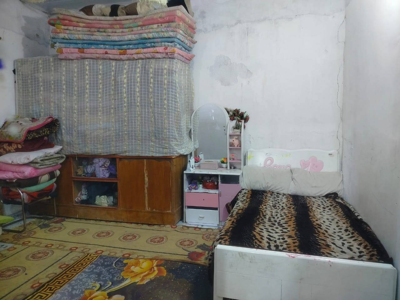 يالله يوجد بيت للبيع مساحه 600 م مع البناء غرفتين نوم 5..4
صاله 10 ..5
ستقبال 7...4
صاله ستقبال 4...4 
مطبخ 5...4
حمامات داخليه 
 شارع العام قرب محطه الراضي و معمل الطحين يبعد عن شارع العام 100 متر 
بسعر معقول حتى اذا مراوس سياره حسب الاتفاق
الاستفسار الاتصال
***********
***********
