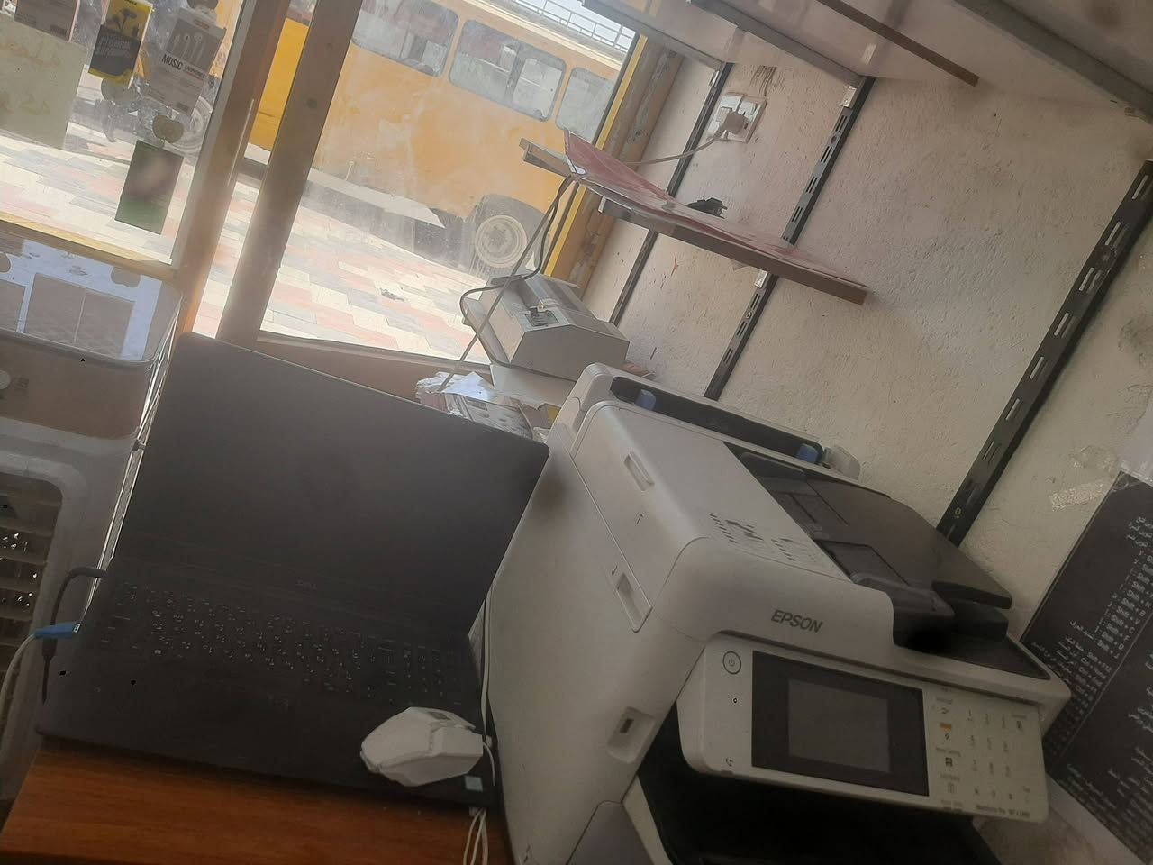 ١- طابعة ابسون ٥٨٩٠ جديدة حته حبر ما ضايفلها وتكدر تدخل على عدد الأوراق المطبوعة .
٢-  لابتوب جديد ذاكرة قوية لبرامج التصميم والالعاب
٣- ميز المنيوم وجام متر في متر ونص 
٤- قرطاسية وهدايا كاملة للبيع .
٥ - اكسسوارات موبايل كاملة للبيع .
العنوان ذي قار الناصرية مركز المدينة شارع ٢٠ قرب جامع ست لنده .
للإستفسار الاتصال او المراسلة خاص او واتساب 
*********** 
واليريد يشتري المكتبة كاملة يدلل
