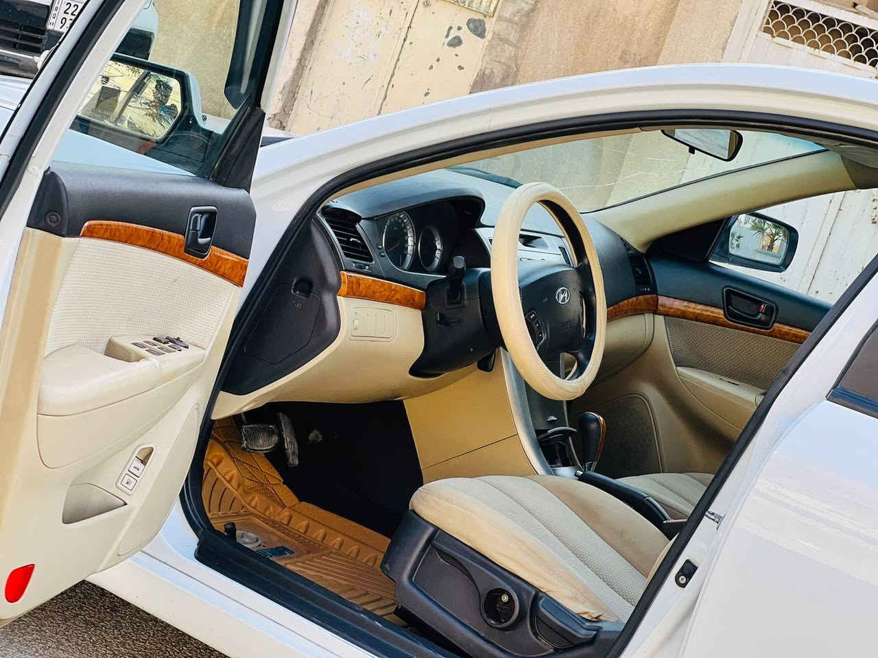 هونداي سوناتا خليجي مديل 2011 فول مواصفات سعر 117وبيه مجال للاستفسار الاتصال *********** خليجي مكفوله من ضربه وتبديل بيه صبغ جاملغ بدون دواخل ولباقي كفاله عامه مواصفات فول داخل بيجي فتحه سقف تحكم ستيرن حساسات خلفيه مري كهربائي داخل صاج يدات نيكل مكينة  4 سلندر دوش مكينه وكير مكفولات حداديه جديدهه تخم تاير جديد تبريد شغال ثلج سنويه لل 28مشروع وطني سياره جديده وجاهزه وأي نقص مابيهه مكان سياره كربلاء
