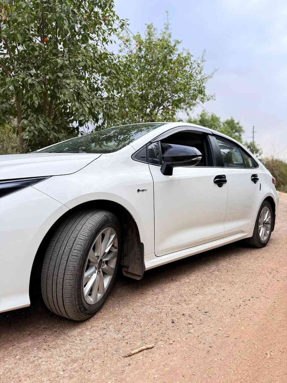 كورلا هايبرد 
الشكل الخليجي 
الموديل 2025
كفاله عامه
ماشيه 20الف 
الداخل اسود 
كشنات جلد 
موصفات معروفة 
***********
