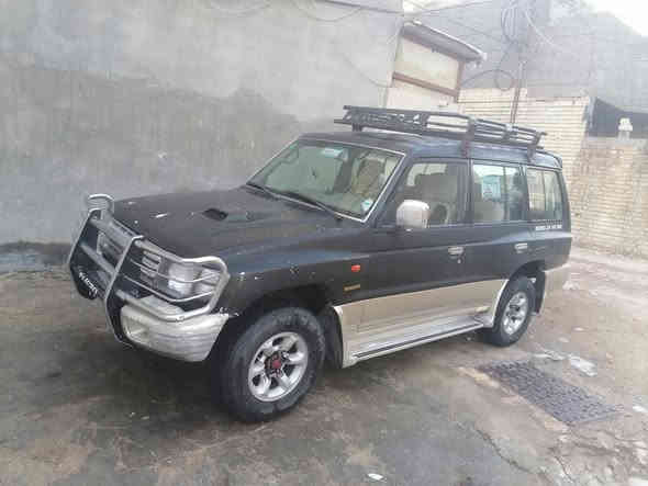 السلام عليكم للبيع باجيرو موديل 1999 رقم بغداد انجليزي گير ومكينه جدد صدر امامي خلفي جديد مكفولة من الضربه والتبديل سنويه باسمي 28 مكاني بغداد السعر 44 وبيها مجال بسيط رقم الهاتف ***********
