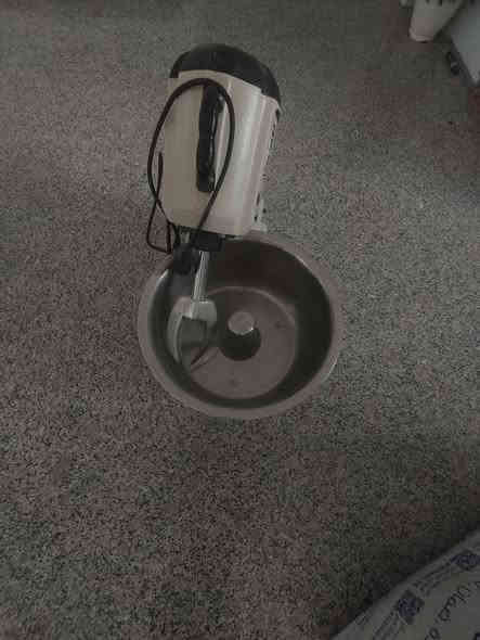 السلام عليكم عجانه للبيع جديده مستعمله مرتين النوعيه سوريه العنوان كربلاء  السعر  200     رقم***********
