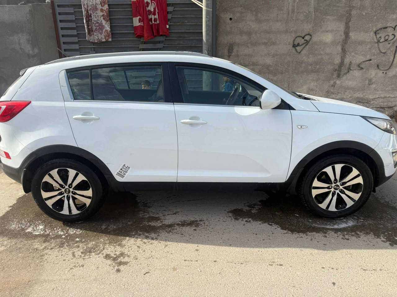 السلام عليك كيه سبورتج 2014 السياره كفاله رقم بصره الدولي السياره حيل جديده ماشيه 88 الف سبيرها مانازل بيها بارد بسيط بلباب محرك وكير كفاله تخم تاير حيداديه مانقصها برغي
مكان السياره البصره الزبير 
سعرها 160 وبيها مجال
***********
