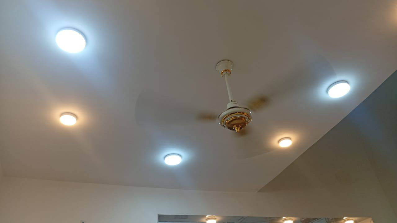 بيت للبيع طابو صرف :في منطقة الحبيلية قرب سجن الاصلاح 
المساحة  _ ١٠٠متر مربع  واجهه ١٠ نزال ١٠ 

يحتوي على طابقين ✓

الطابق الأرضي :غرفة، صالة، مطبخ، ستقبال، صحيات داخلية وخارجية

الطابق الثاني غرف عدد ٢ مع صاله ومجمع صحيات 

موقع ممتاز قرب المستوصف والمدارس 

عرض الشارع ١٠ متر 

خدمات متكاملة ماي كهرباء مجاري 

الاستفسار أكثر الاتصال على أرقام المكتب  

أرقام المكتب *********** اتصال +واتساب
