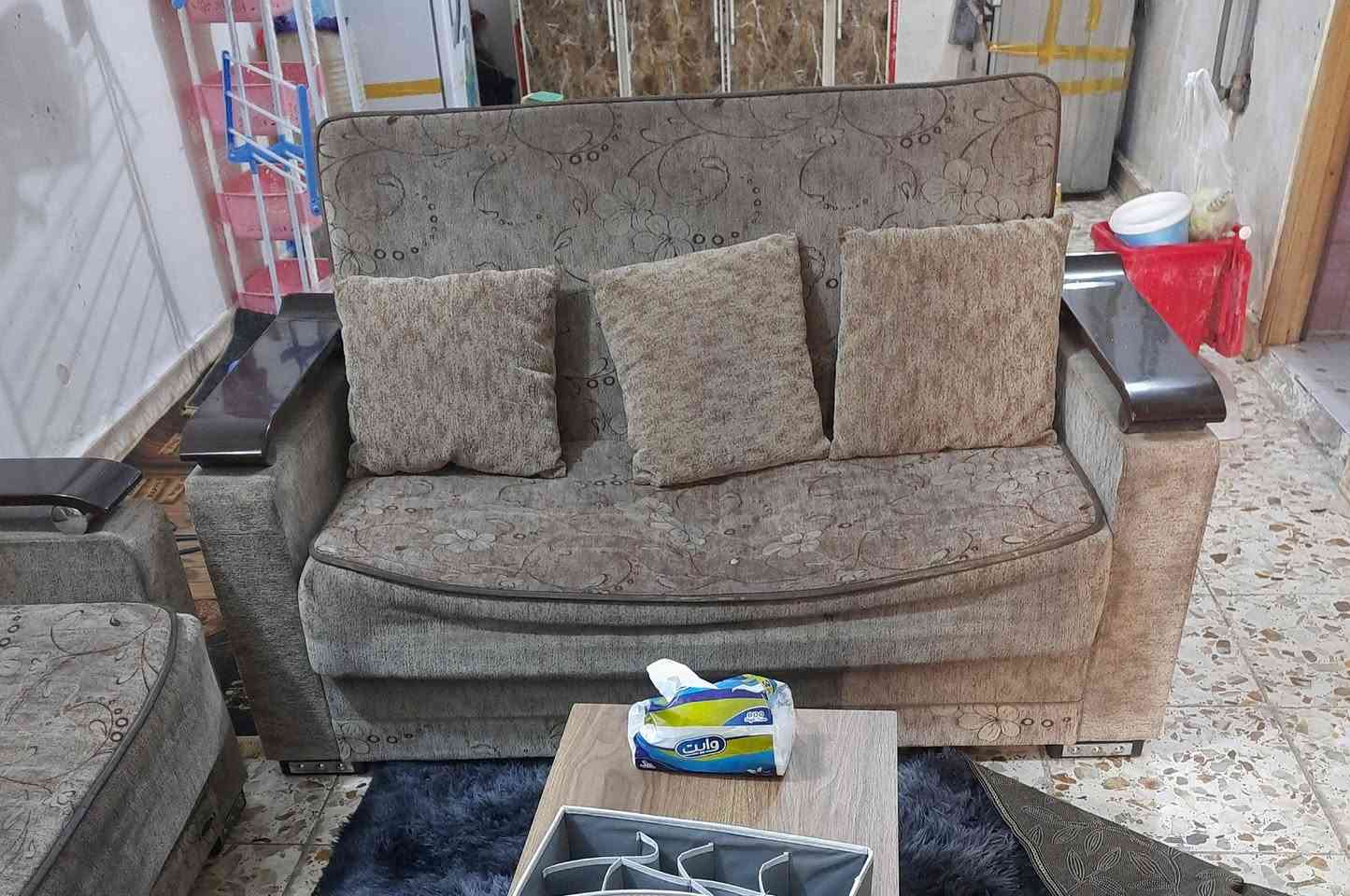 قنفتين للبيع قابلات للفتح على شكل سرير 
بغداد الحرية
السعر 89
***********
