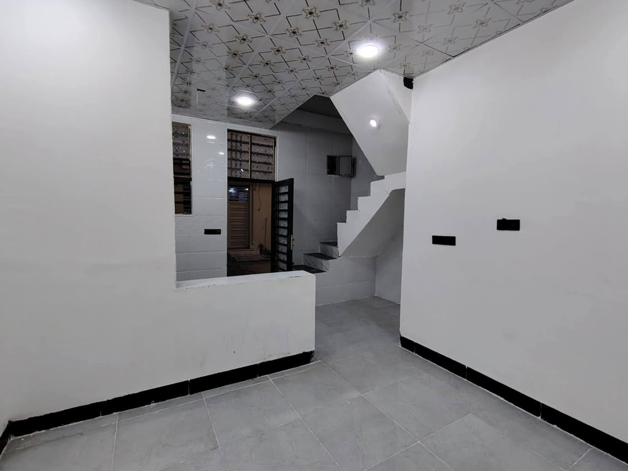 بيت🏠🤑 21مليون وبيه مجال 🤑
***********
بيت مساحه 50م #طابو_زراعي سند 25

#قريب_شارع_لحولي 

(عنوان لمكتب   مقابل قريه لغدير) 
(  عمود 282بضبط مكتب النجف                                  

بيت جاهز مفتاح 🔑 
أساس وسقف صب مركزي 

منطقه كامله السكن #شوارع_تبليط 

غرفه + صاله + مطبخ معزول + صحيات 

#مدارس // ماء//. كهرباء//. تبليط  /. خط مولد ذهبي 

وتساب
***********

ملاحظه// توجد لدينا كل المساحات من دور او قطع
