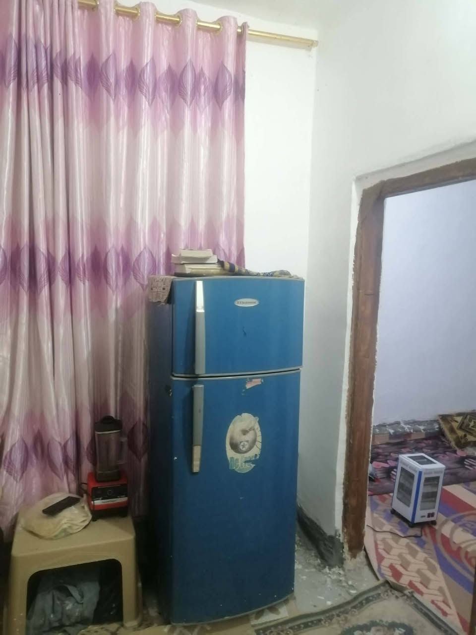 للبيع بيت مساحه ١٠٠ متر طابو زراعي مجمع الجوادين السكني منطقه سيد حبوب وكل الخدمات متوفره سند ٢٥ ومداور سهم بطابو شغل درجه اولى اساس كونكريت مكون من غرفتين وصاله ومطبخ وصحيات وبراني ومناور وصحيات خارجيه وداخليه السعر ٢٤ مليون وبيه مجال للشراي ***********
