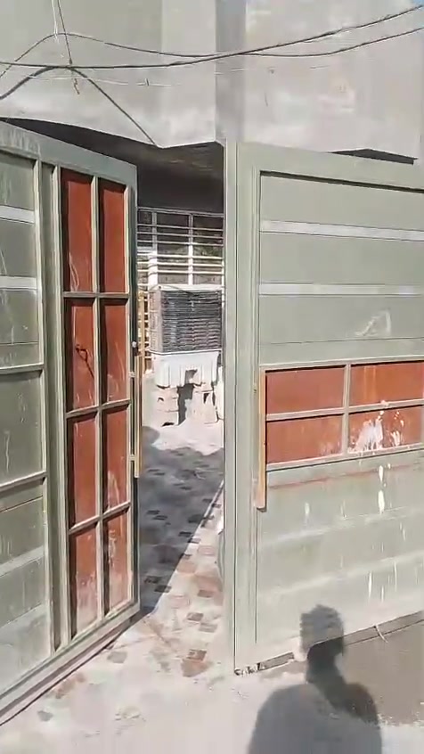 السلام عليكم
مكلف بالنشر.. للبيع.. ب ٣٢ وبيه مجال 
بيت مصفر مساحته ١٥٠ م معاملته كاملة
اي إستفسار أتصل ع صاحب البيت / ***********

