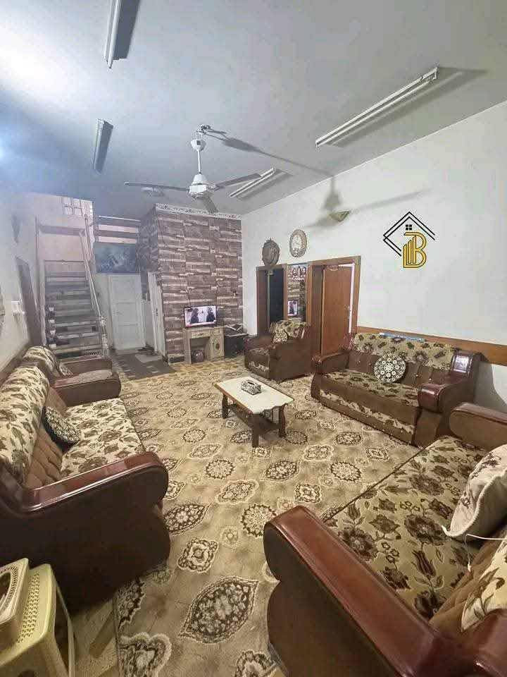 المساحه 375 متر واجهه 15 ونزال 25

الديوانيه العروبه الثالثه قرب كلية الطب

طابقين كونكريت مسلح

الطابق الاول يحتوي على //غرفتين نوم استقبال كبير مع غرفة طعام

صاله ومطبخ

حديقه +كراج سياره

صحيات داخليه وخارجيه

الطابق الثاني يحتوي على // صاله + غرف نوم عدد3

فقط الصحيات قيد الانشاء

التواصل ***********
