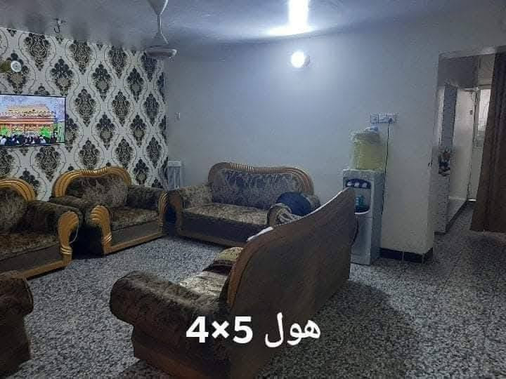 السلام عليكم
بيت للبيع مدينة الصدر قطاع ٤ الدور قرب سوق الاولى قريب على الشارع العام مال داخل 
المحتويات الطابق الاول 
استقبال ٧×٣ + هول ٥×٥+ غرفة ٥×٤+ مطبخ٥×٤ + حمامات
علما غرفه الاستقبال حاليا تم تغليفها مع الهول والغرفه 
الطابق الثاني ٣ غرف + هول 
وتوجد غرفة مخزن+سطح
السعر  240وبي مجال
***********
