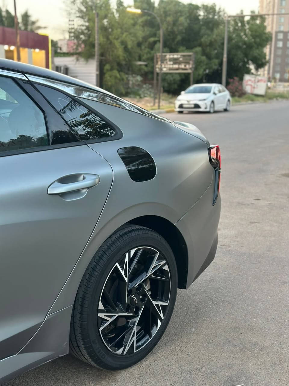 K5
2025 

فول السيارة GT لاين 

تو ويل مو فور ويل المرغوب 
فتحة 

داخل احمر 

كشن كهرباء 

تدفئة كشنات 

قطعتين تبريد 

شاشة متصلة 

شنو موصفات با k5 بيه 

حادثه فقط جاملغ امامي كان مشخط وبي ضربة خفيفة 

انصبغ الباقي مكفول 

السيارة بنيد مغلف PPF 

مكان السيدية 

بيه ارباك بردة ودشبول ودركة ورجع سستم 

شواصي سليمة لغود سليمة 

وديترات سليمة 

***********
