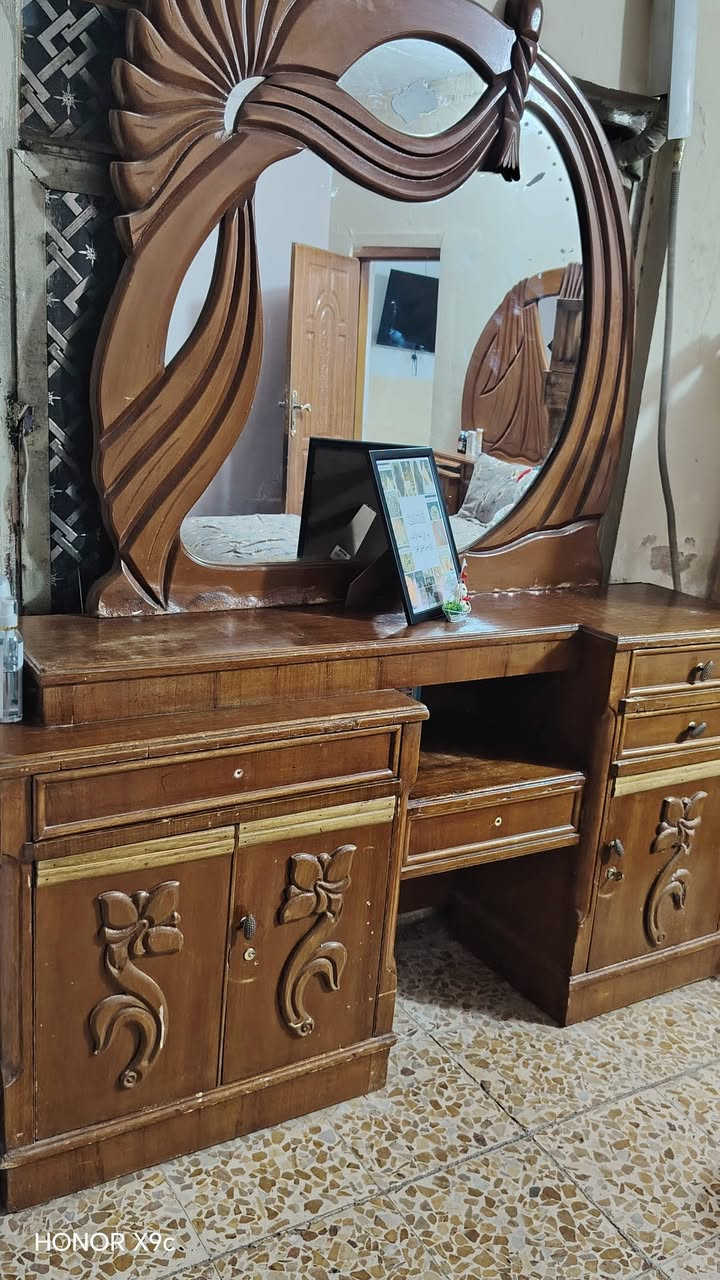 سلام عليكم عندي غرفت نوم نظيفه مستعجل على بيعتها رايدها ب 750 وبيها مجال رقم الموبايل *********** مكاني نجف الكوفه حي ميسان
