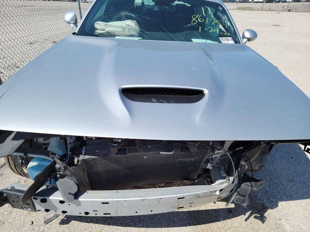 جالنجر 2020 / محركV8-5700 رقم بغداد
حادث جاملغ امامي وبيها كلير فقط صفحه من امريكا
هزه جديده -
حداديه وتخم تاير جديد تو سايز- 
ادامة كامله  لمنضومة احتراق قبل اسبوع 
- دركه كاربون فايبر  -
اويل كاج اصلي 
وسطيات slp
بايب X
دبات كورسا ريمونت 
دواخل جلد 
عدسات زراعه 
كامره حساسات 
السياره كزوزمفرغ  وعليها برمجه سيفتي
السياره جاهزه من كل النواحي 
مكان السياره البصره
***********
