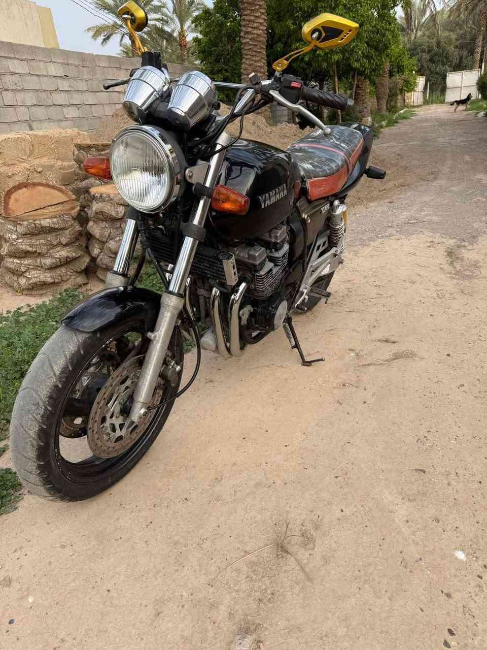 سلام عليكم شباب دراجه يوماهه 400cc بدلت دهن طلع الذراع من الضفحه ابيع كوم حديد دراجه بعده رنبه جديده كلش كلهه شغاله مابيهه نقص حبه بس طالع اذراع من الصفحه سعرهه قيم الخذ ما يرضا الله رقم ***********
