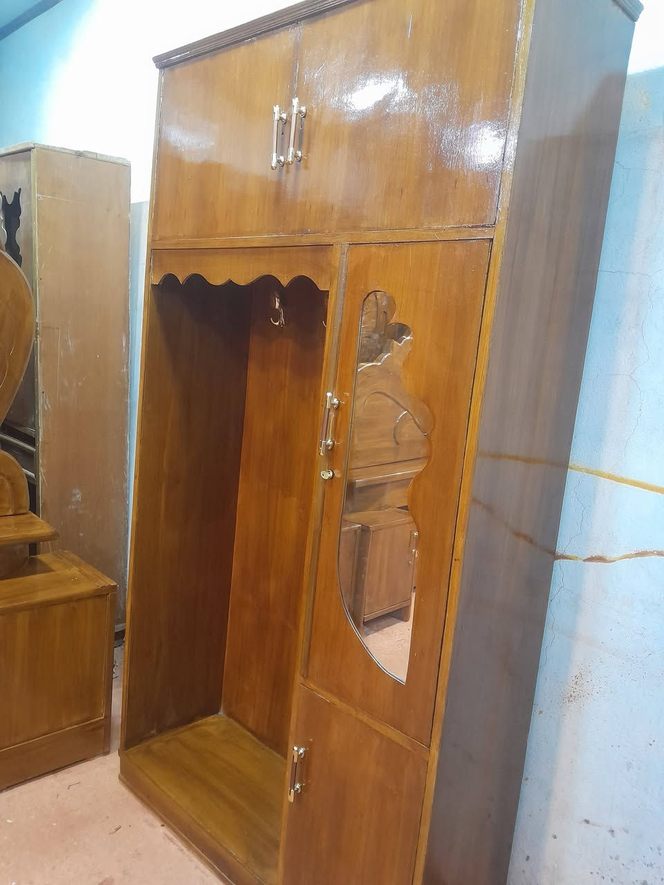 غرفه ام سته نجاره داخل وخارج صاج وثكيل السعر خمسميه وخمسين وبيه مجال الحله ابو غرق حي حسين وتساب او تصال ***********مصطفى النجار
