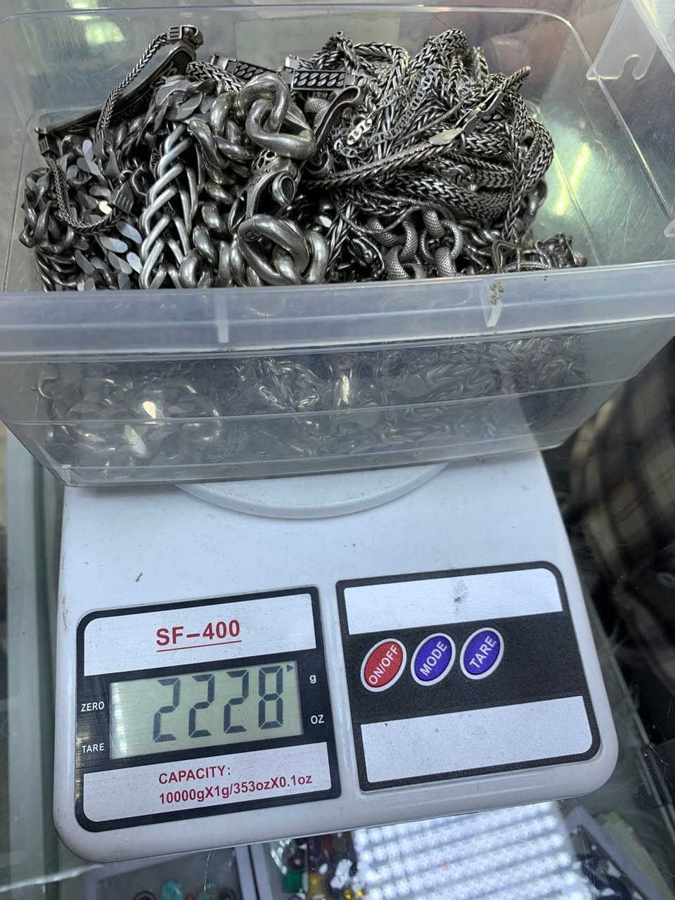 سلام عليكم زناجيل فضه عندي 3 كيلو سعر الغرام 4500 قفل بدون عمله مكاني كربلاء*********** هاذا رقمي وتساب فقط
