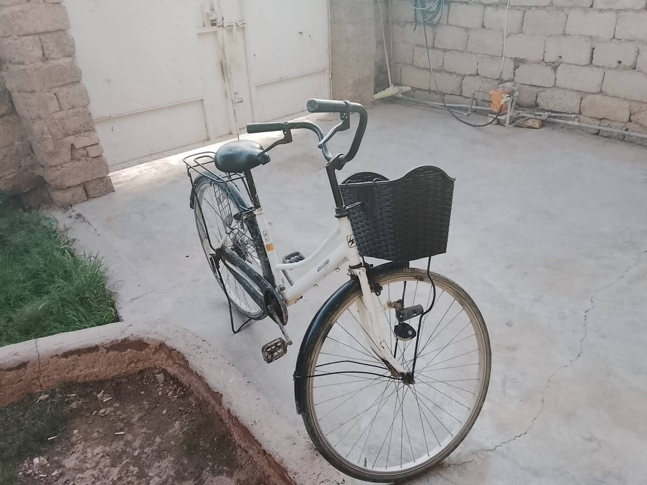 السلام عليكم ورحمه الله 

باسكل حجم 26 حيل نضيف 
تواير جدد سله وسيبايه جديدات.   .ناقصه بس بريكات 
سعره 60 مكاني تكريت القادسيه 
***********
