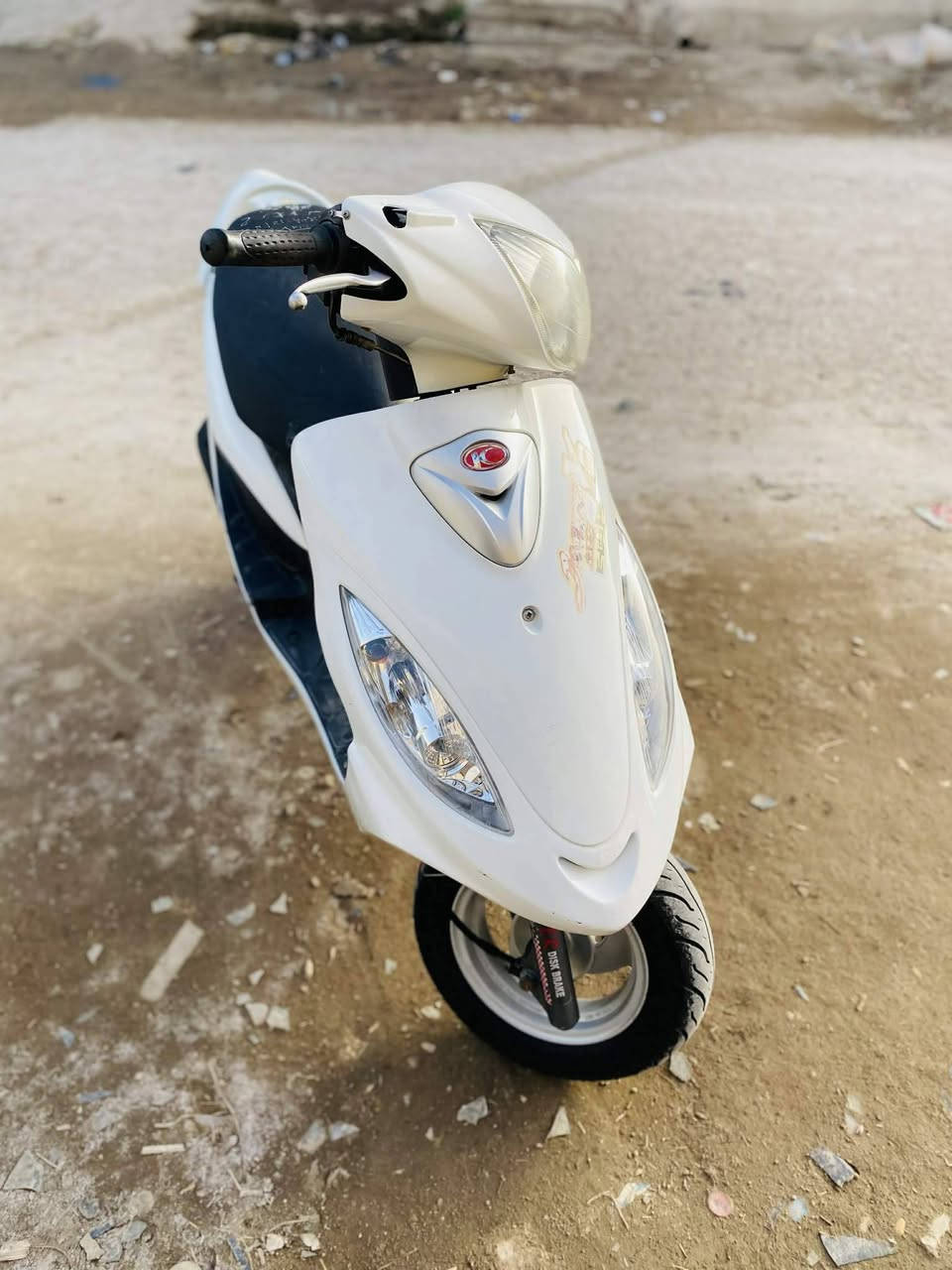 للبيع 🤍
كامكو v2 
موديل 14 
كفاله عامه 
نضافه فول 
شلعه معدل 
دراجه ما ناقصه برغي 
فقط الجنطه مو مالتها 
السعر والاستفسار 
يم ((  محمد اسعد ))


**إذا كنت صاحب هذا الإعلان وتريد حذفه لأي سبب، رجاءا أرسل رسالة إلى الدعم الفني**