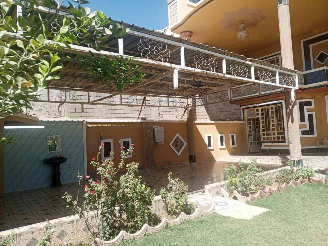 السلام عليكم 
بيت للبيع القادسيه شارع الحولي مساحه 600
للأستفسار 
***********
***********
