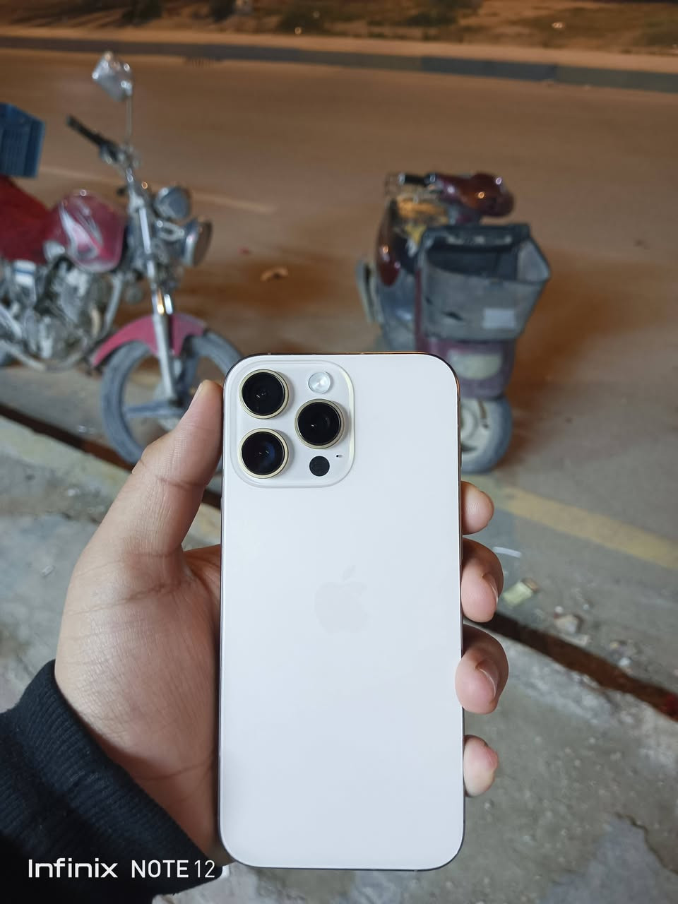 سلام عليكم
ايفون  16برو ماكس 
الجهاز امريكي 
ذاكرة 256
الجهاز مبدل 
شاشة نوعيه حلوه 
وبطارية مبدل 100
الجهاز دبل خطط 
مكان الجهاز كربلاء حي الحر الثورة 
الجهاز للبيع او المراوس بايفون 15برو ماكس او سامسونج من فئة الاترا


**إذا كنت صاحب هذا الإعلان وتريد حذفه لأي سبب، رجاءا أرسل رسالة إلى الدعم الفني**