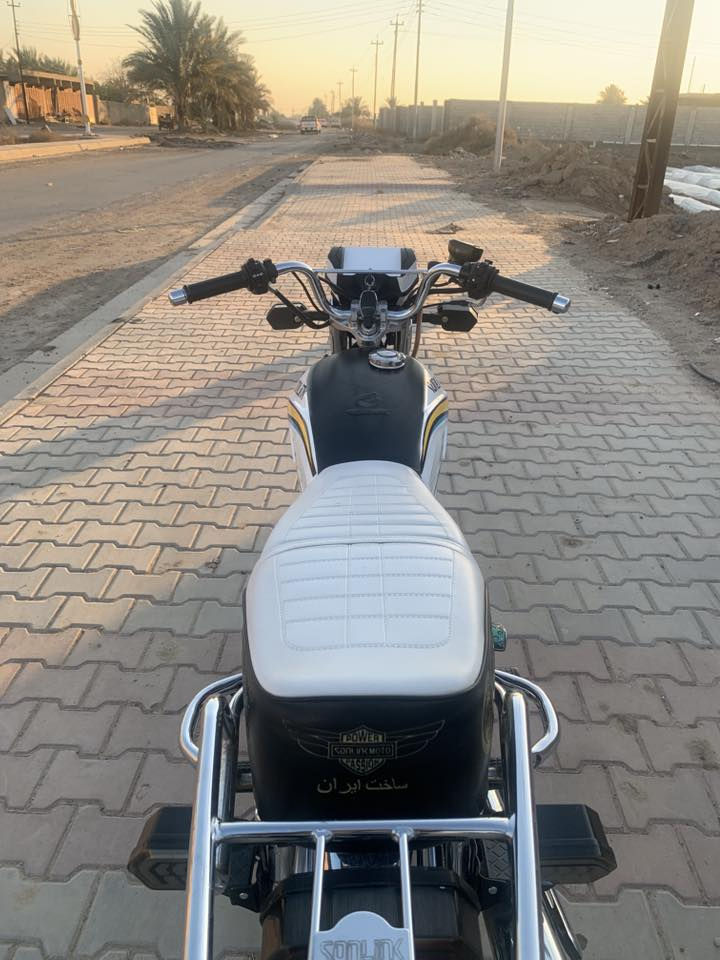 السلام عليكم دراجة لبيع سونك سيفان موديل 2025 مكينة 200cc ضاغطة وزنجيل دراجة مكفولة مابيها اي نقص تجي تفصح بعينك وتشوف دراجة بعدها جديدة شراي اتصل وتدلل مكاني الدجيل حي الجمعية السعر خاص هأ ***********
