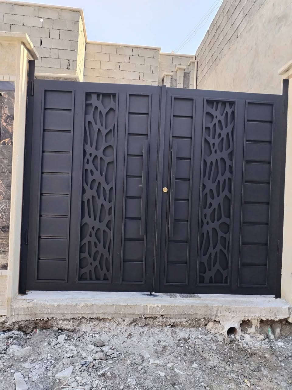 عرض خاص سعر الباب 370 حديد ثقيل مع النقل والتركيب والصبغ الاساس وتساب ***********
