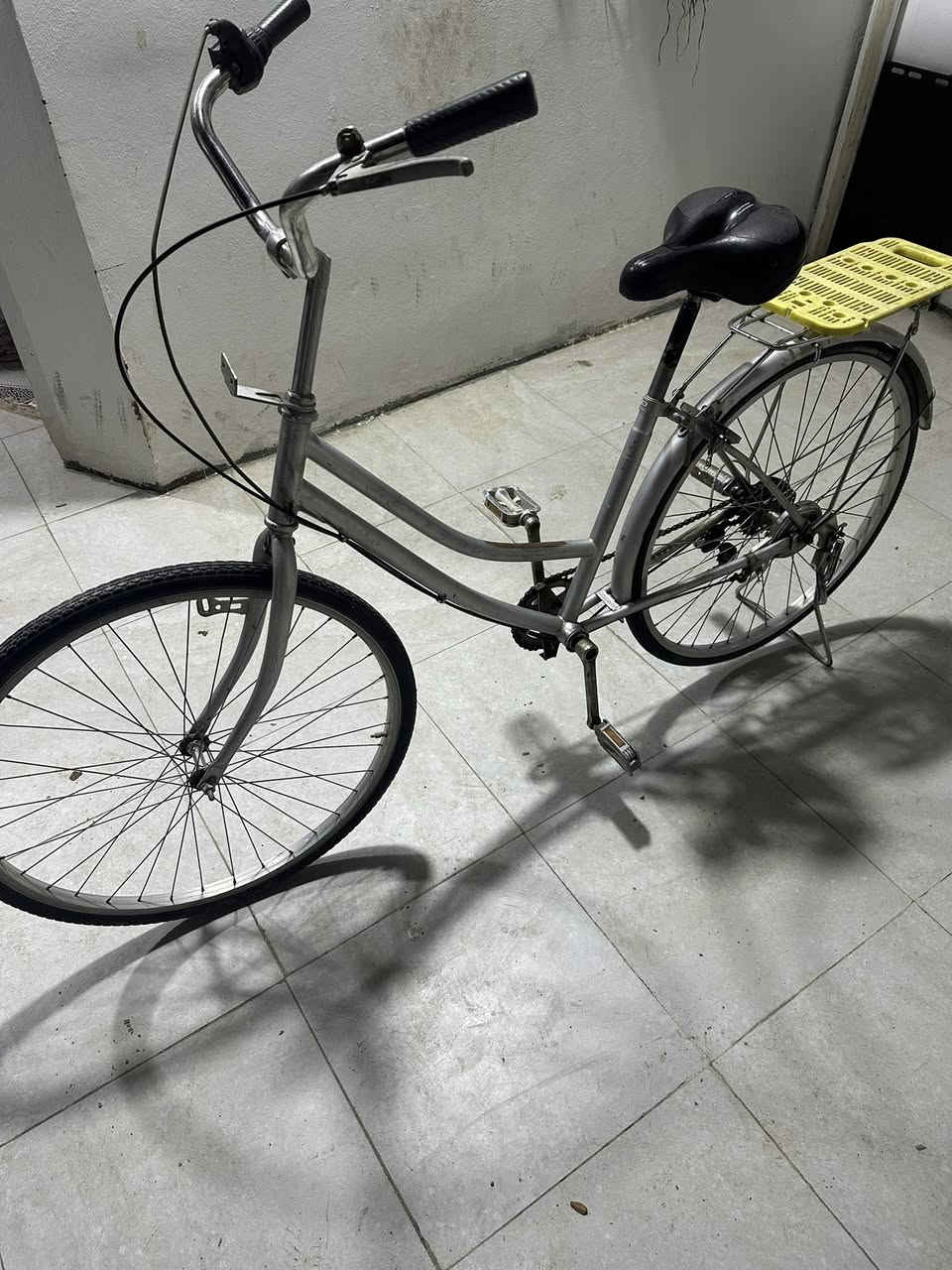 بايسكل حجم 26 جاملغ امامي موجود هم دواسات 
التاير الخلفي بنجر فقط 
السعر 65 الف وبي ومجال قليل

العنوان كربلاء الانتفاضة الثالثة 
***********
