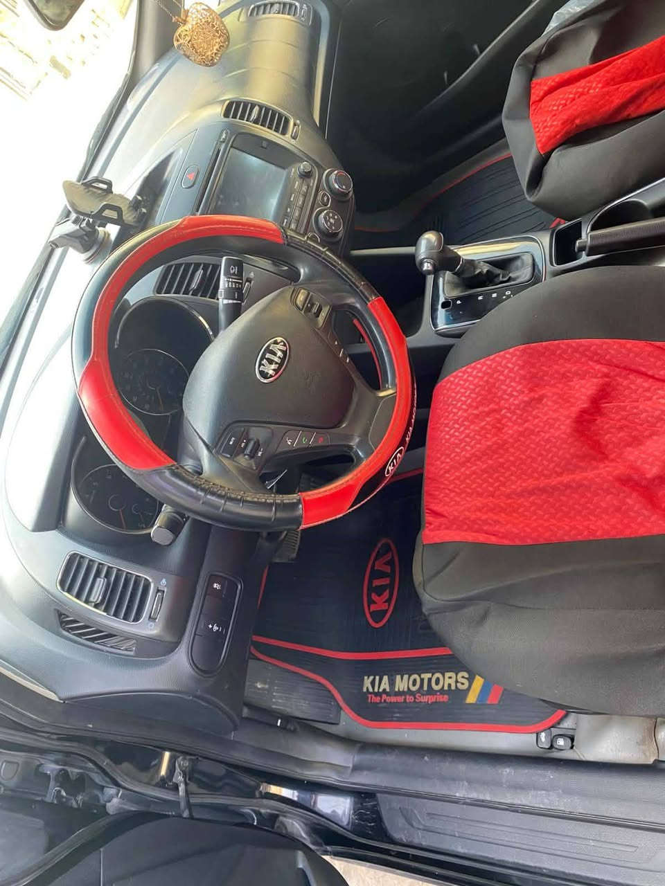 سلام عليكم سياره فورتي موديل 2017 امريكي حادثها بس بنيد والجاملغ بارد  لا لغد ولا شواصي رقم اربيل مكان السيارة بغداد وبيه سونار سعرها 125$وبيها مجال رقم ***********
