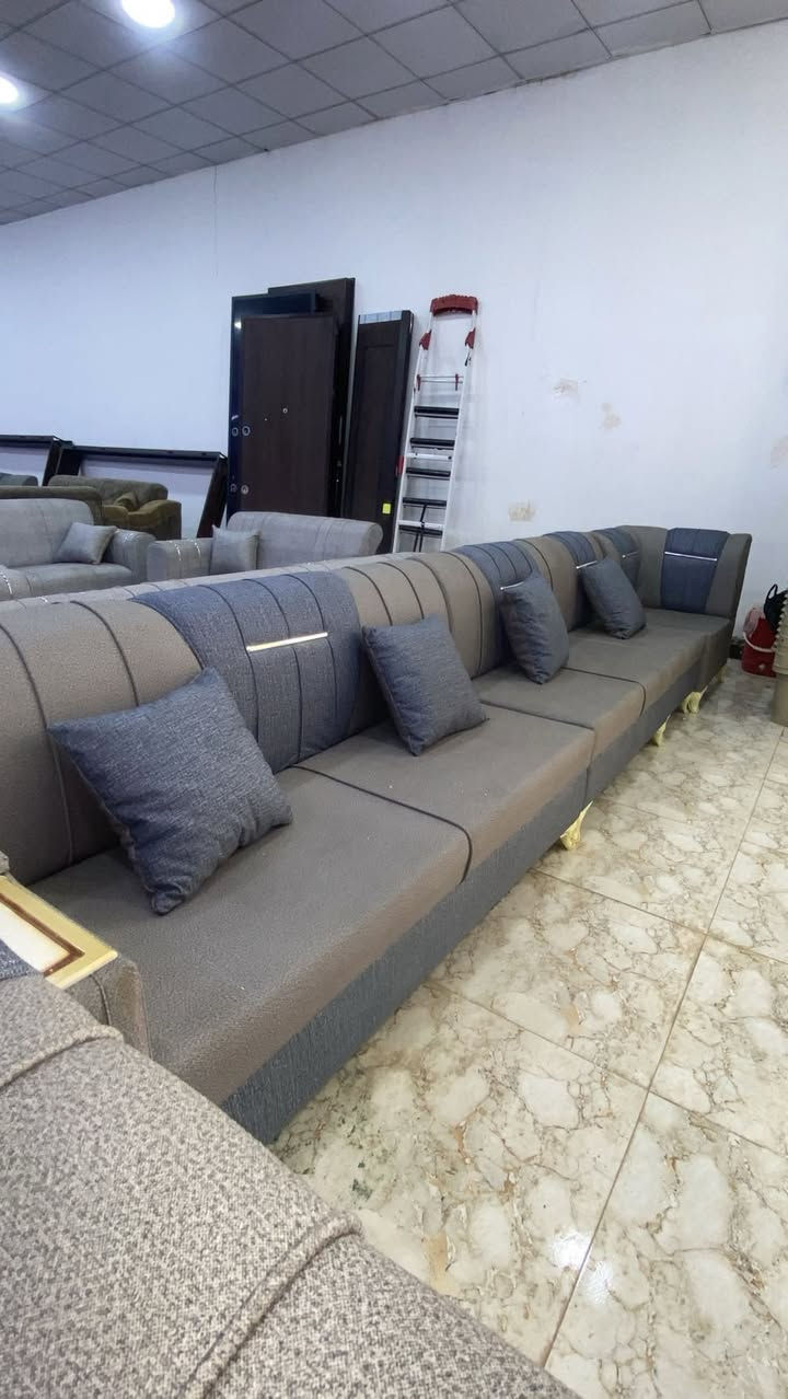 يتوفر لدينا تخامه وديوانات وكناتير وجميع اثاث المنزل العنوان الرمادي شارع اربعين مقابيل مطابخ كورال للستفسار المراسله على هذا الرقم ***********
