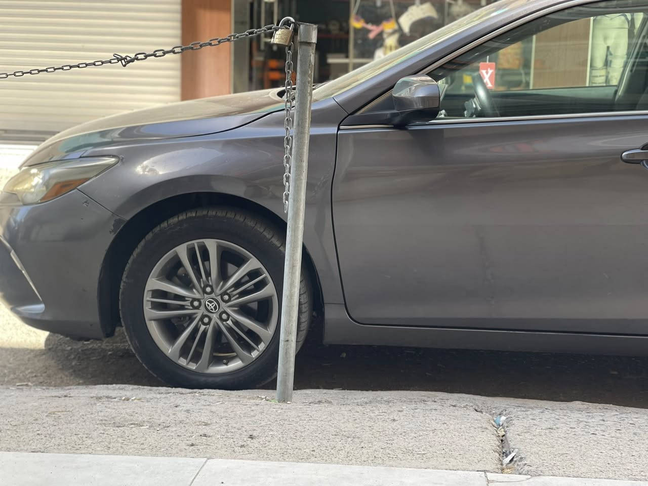 كامري SE 2016
مواصفات se كشنات كارباي كير شفت استيرن فوليوم داخل اسود حساس كامير اربع طايرات جديد بدون نقص صبغ بيها جاملخ واحد فقط بدون دواخل. مكانه موصل رقم اربيل  سعر 150
***********8
