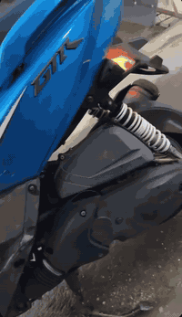 سلام عليكم دراجه GTR مكفول كفاله عامه صار له ٥ايام من نازله من الرمبه من شارع فلسطين بعده جديده بجيس شغل واطلع ربع متصرف عليه العنوان بغداد صليخ قرب تقاطع صليخ ***********سعر 1300موجود بكل وكت
