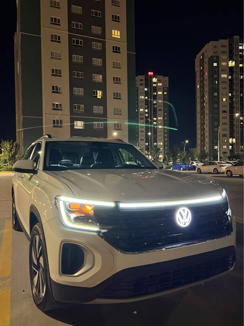 فولكسفاغن اتلس 2024 
محرك 2.0 L تيربو 
ماشية20,500 mil 
‏ ‎الضرر : نصف بونيد
 
‏‎المواصفات : 

‏‎بصمة تشغيل
‏‎بصمة أبواب
كافة تحكمات السيارة لمس 
‏‎تشغيل عن بعد (Remote Start)
‏‎صندوق شفط كهربائي
‏‎رادار أمامي (تحديد مسار)
‏‎رادار جانبي (نقاط عمياء)
‏‎رادار خلفي (تحذير من الاصطدام)
‏‎تبريد مركزي لمس
‏‎كشنات جلد / كشن تدفئة / تبريد 
‏‎كشن كهرباء
‏‎دشبول ديجيتال
‏‎هاند بريك بصمة
‏Android Auto 
‏Apple Car Play 
‏‎مانع انزلاق+ABS
‏‎شاشة كبيرة لمس
‏‎حساسات خلفية+ كاميرا 
‏‎تحكمات استيرن

لا يوجد محور مزدوج
‏‎اوتو ستارت Auto start 
‏‎اوتو ستوب Auto Stop 
‏‎منافذ type C 
‏‎وبقية المواصفات

0770 140 9104 أربيل, العراق
