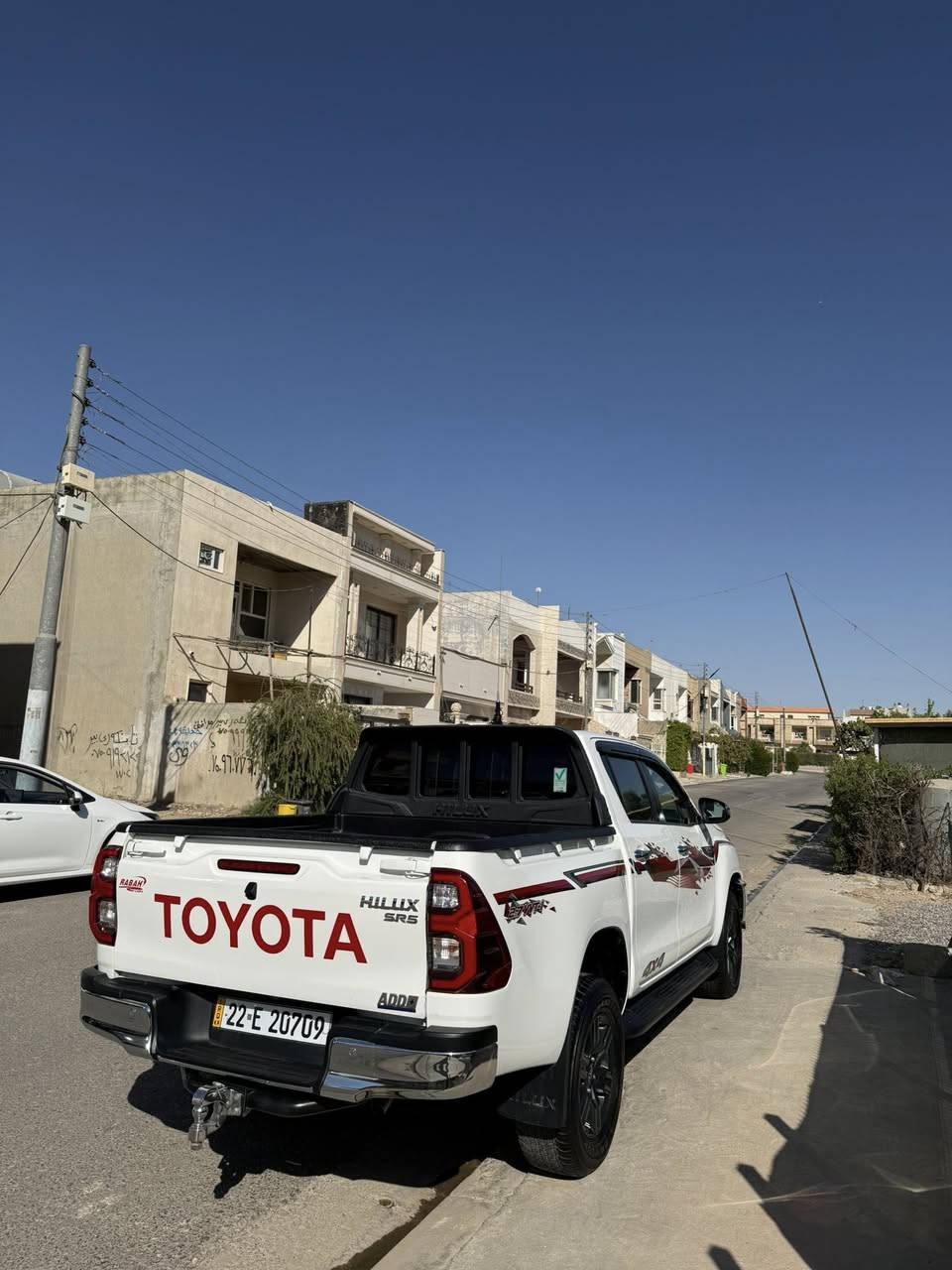 السلام عليكم تويوتا هايلوكس موديل 2022ماشيه49الف سياره لوك جديده  رقم اربيل المكان اربيل ***********
