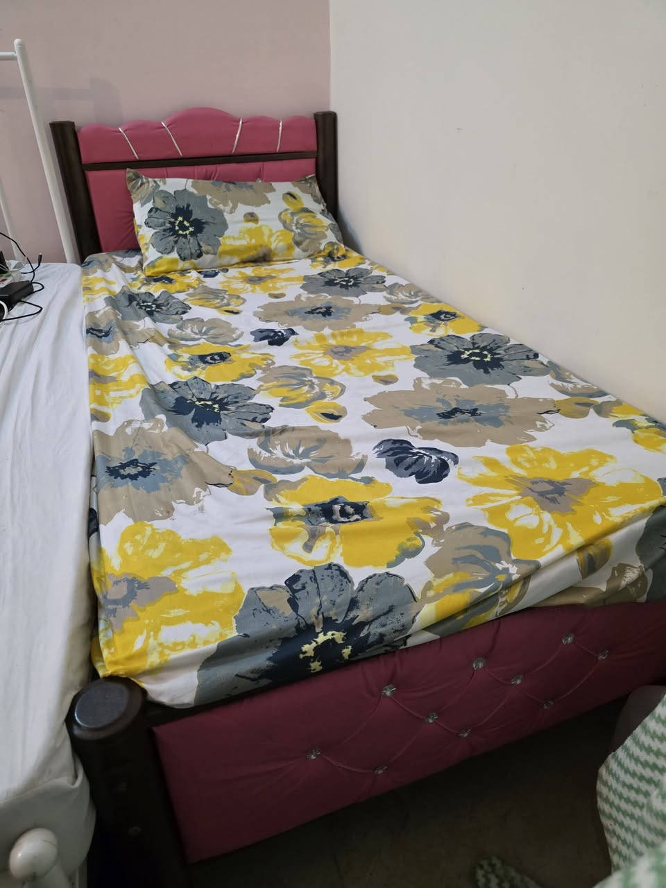 للبيع جرباية حديد
للبيع جرباية حديد+ دوشك اسفنج نفرين (السعر ۵۰ الف)
جرباية حديد +دوشك  اسفنج نفر واحد (السعر ۱۵۰ الف)
 الاثنين نظيفات جدا للتواصل يرجى الاتصال على الرقم ***********
