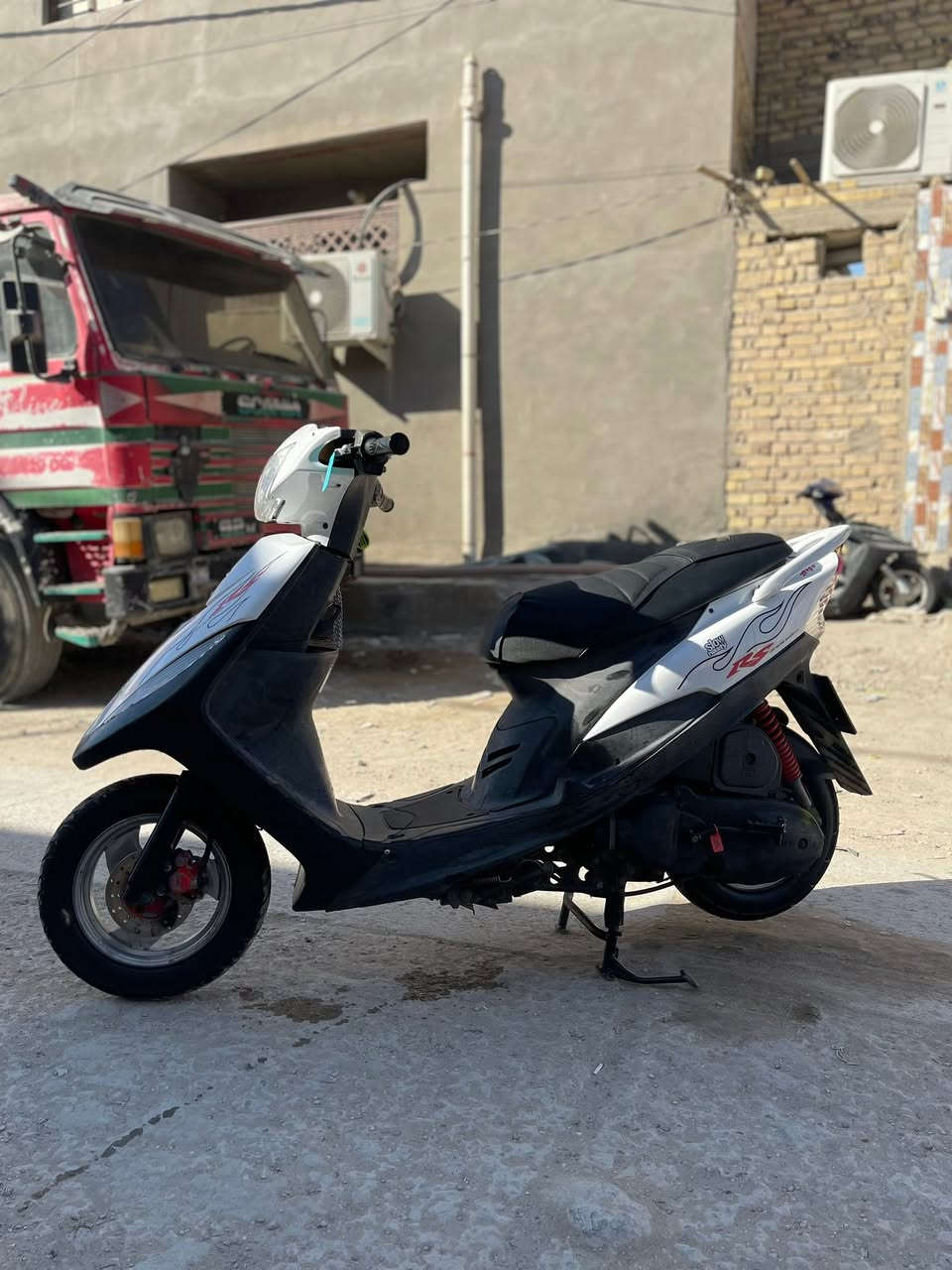 ماكس عدله للبيع
الدراجه مجفته ونهضتها تخبل عوزها بس ستان نص  الدراجه نضيفه اروح بيها لشغلي وارجع سعرها ٥٥٠ وبيها مجال


**إذا كنت صاحب هذا الإعلان وتريد حذفه لأي سبب، رجاءا أرسل رسالة إلى الدعم الفني**