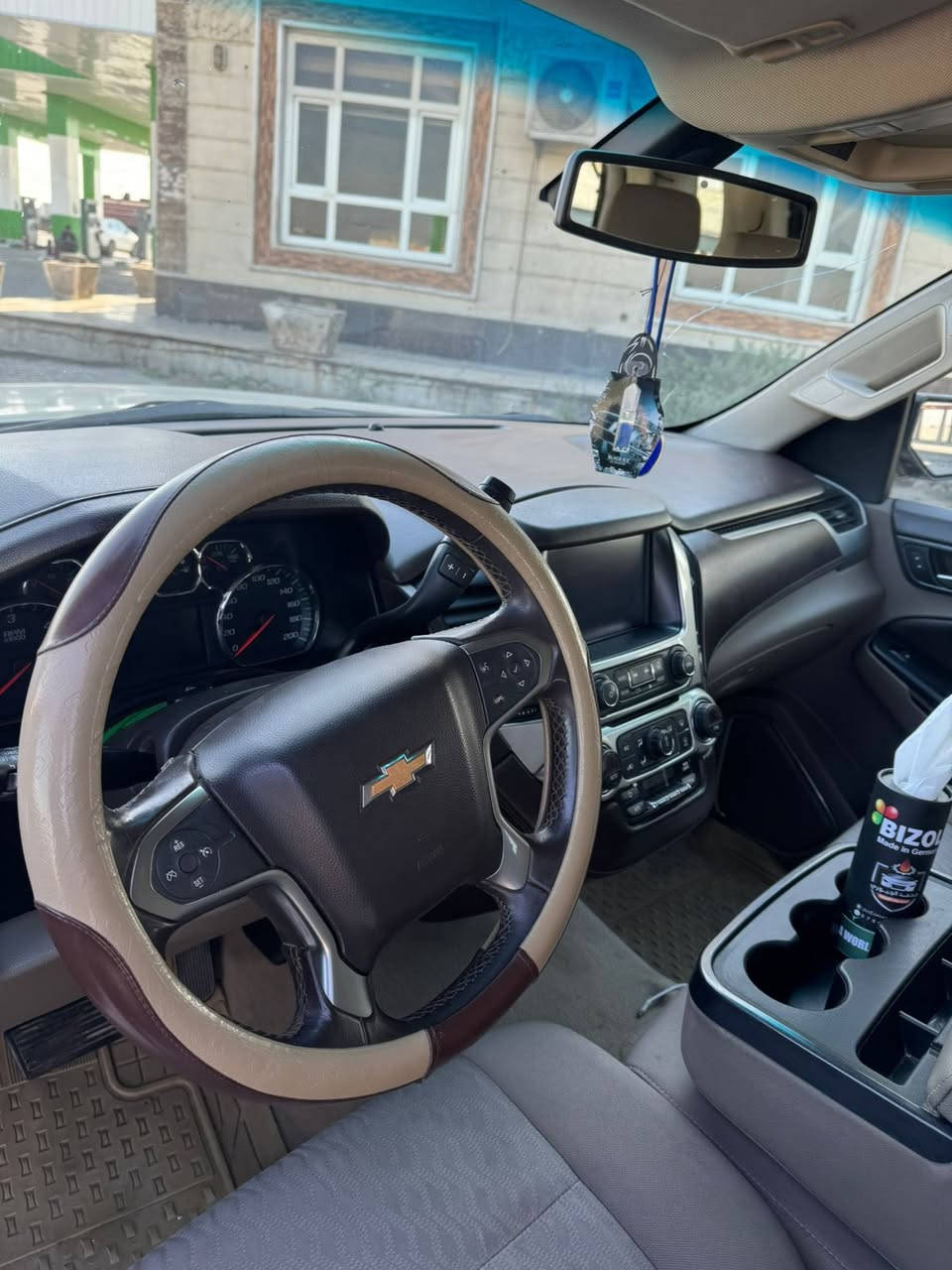 السلام عليكم ورحمة الله عندي تاهو للبيع ٢٠١٥ لون ذهبي رقم سليمانية دولي وكالة المنصور بيها حادث بالعراق باب خلفي عكس السائق بدون دواخل وبدون ايرباك السيارة بحالة جيدة جدا (كير ، محرك ، حدادية ، اطارات ، بطارية) بشرط كفالة كراسي قماش بدون فتحة سقف الصندوق يدوي فئتها LS السيارة بيها بارد شي قليل وشرط السونار السعر ٢٩٠٠٠ الف دولار مكلف بالنشر ورقم صاحب السنوية م . احمد *********** واتساب مكان السيارة بغداد - المحمودية تحويل مباشر تريد وكالة تريد سنوية
