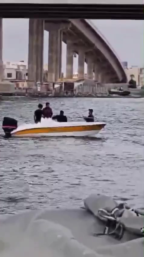 طراد للبيع مكينة 150 ميركري التميت  البصرة شط العرب (*********** —***********) للاستفسار واتس او اتصال
