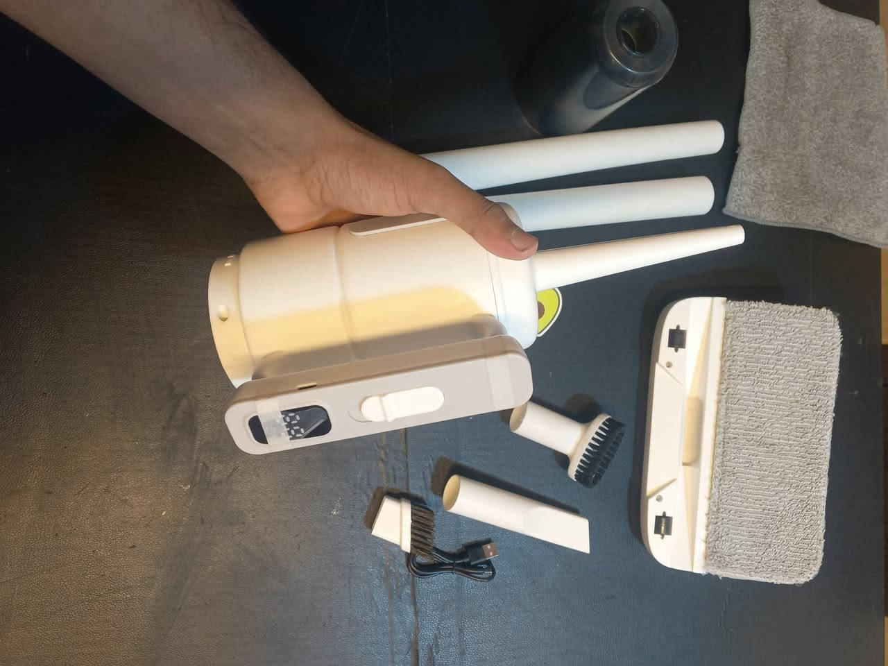 مكنسة كهربائية لاسلكية قابلة للشحن، صغيرة وخفيفة، تستخدم لتنظيف السيارة والبيت والزوايا الضيقة. تجي ويا عدة رؤوس للتنظيف مثل فرشاة ورأس للأماكن الضيقة، وتشحن عن طريق USB. �
Walmart.com +١
💰 السعر: 25 ألف
🚚 السعر شامل التوصيل
***********
