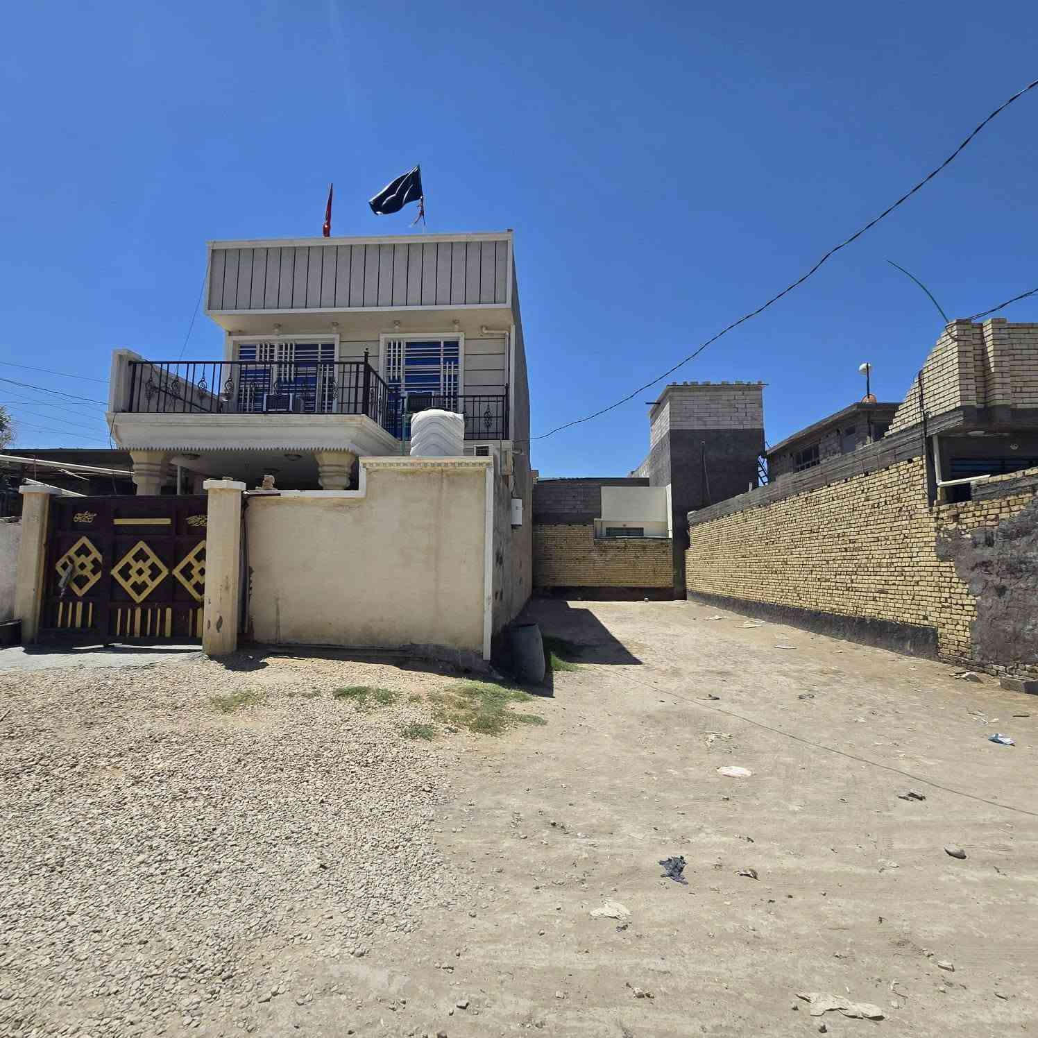 بيت للبيع مساحه 140متر  والقطعه 150 متر
طابقين يحتوي على 
مضيف 7×4

المطبخ 6×83

الغرفة 5×4

الصاله 5×5

الطابق الثاني يحتوي على غرفتين وصاله وحمام 

الاتصال ***********

***********

وره مستشفى الإمام علي حي الحسناوي قريب على المدارس الصيينين
